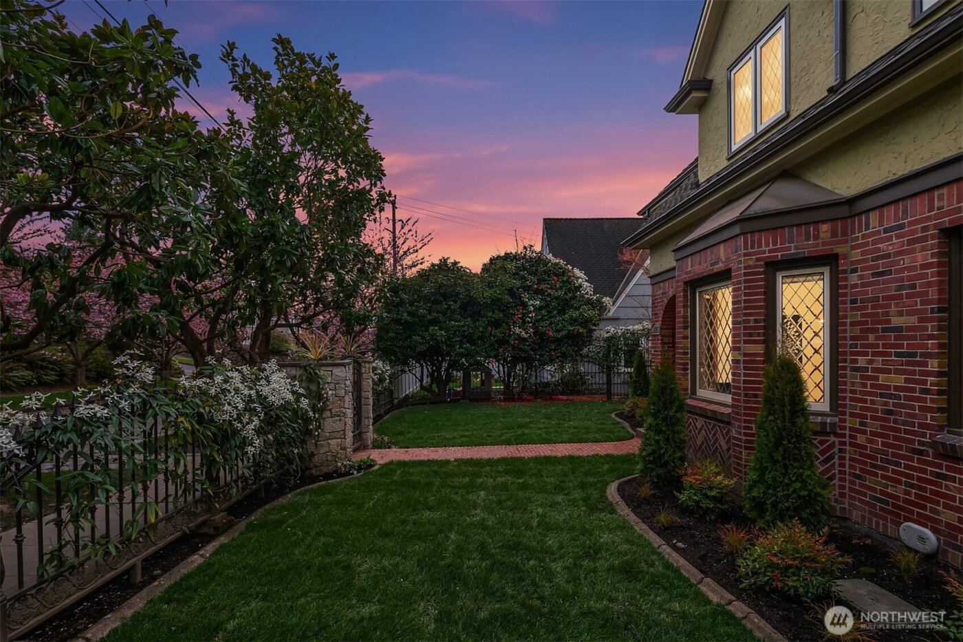 2409 29th Avenue W, Seattle, WA 98199