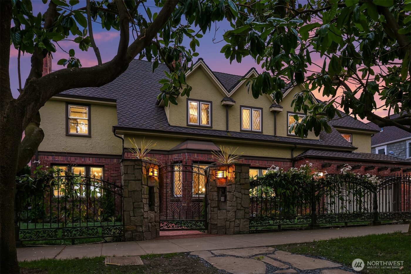 2409 29th Avenue W, Seattle, WA 98199