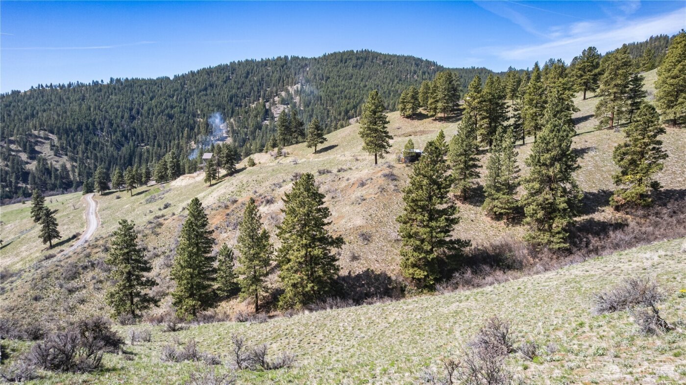 9640 Nahahum Canyon Road , Cashmere, WA 98815