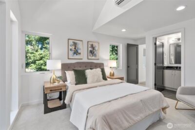 10752 Interlake Avenue N, Seattle, WA 98133 - Photo 11