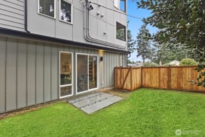 10752 Interlake Avenue N, Seattle, WA 98133 - Photo 8