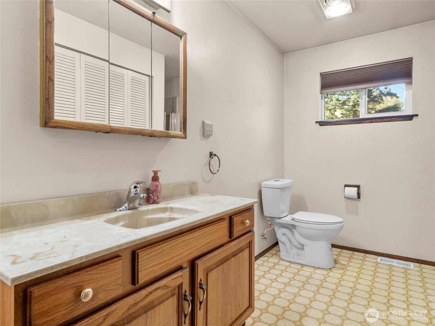 9907 Blomberg Street SW, Olympia, WA 98512-9148