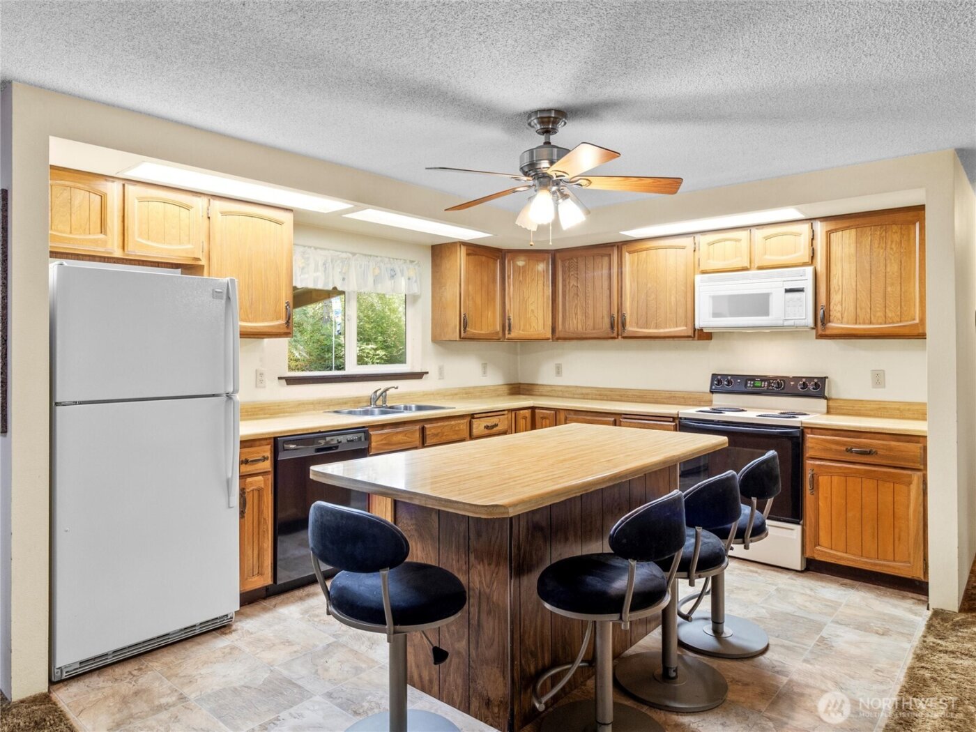 9907 Blomberg Street SW, Olympia, WA 98512-9148