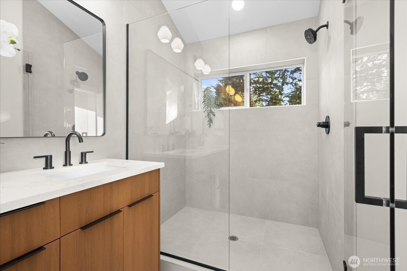 14308 Roslyn Place N, Seattle, WA 98133