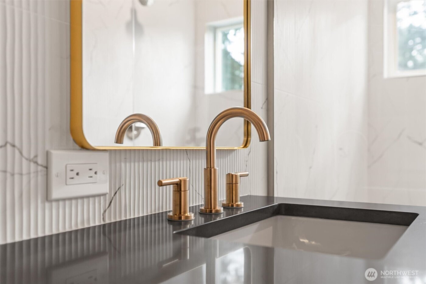 14308 Roslyn Place N #B, Seattle, WA 98133