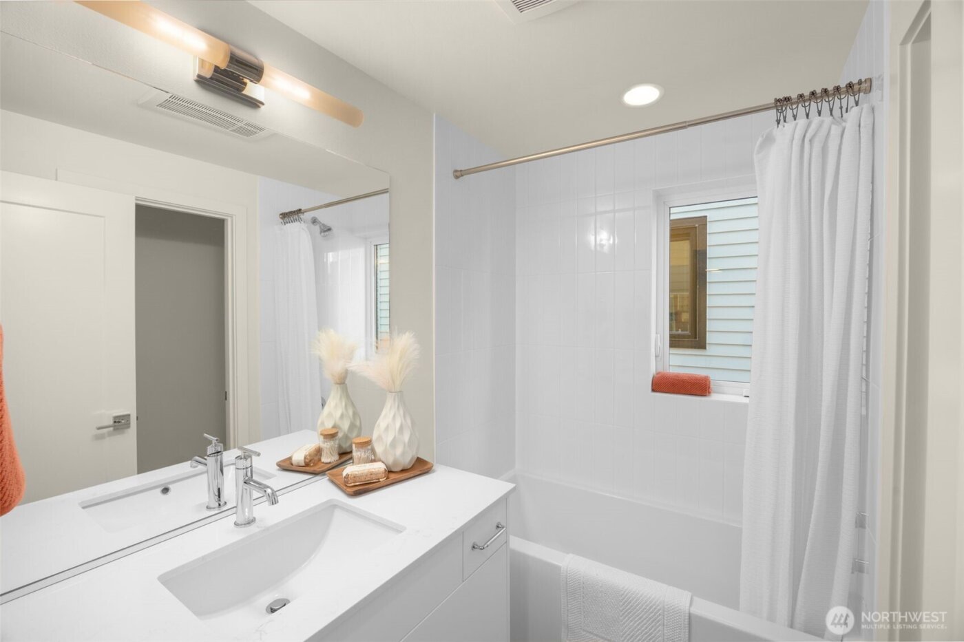 8327 B 12th Avenue NW, Seattle, WA 98117