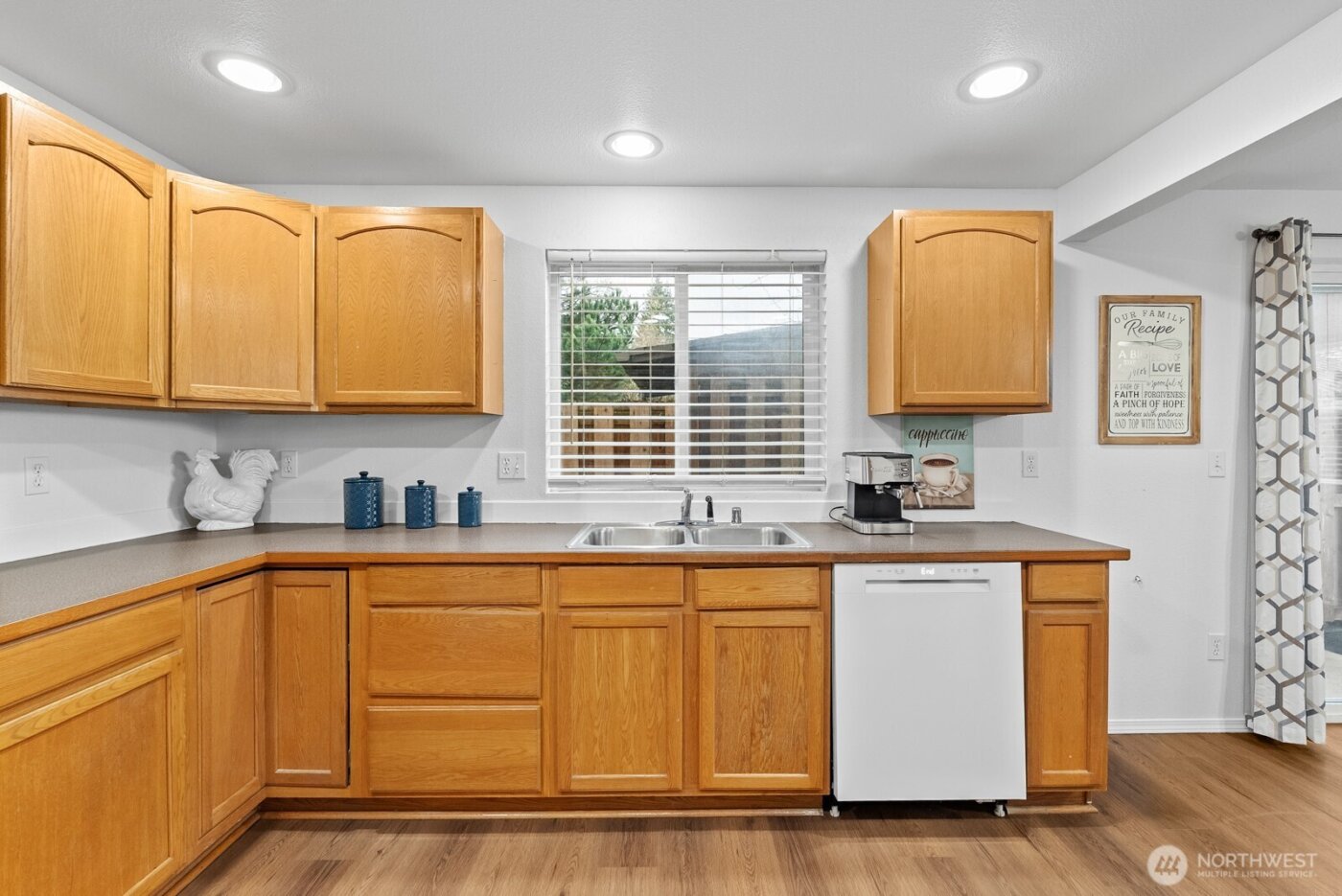 5035 Pacific Avenue , Tacoma, WA 98408