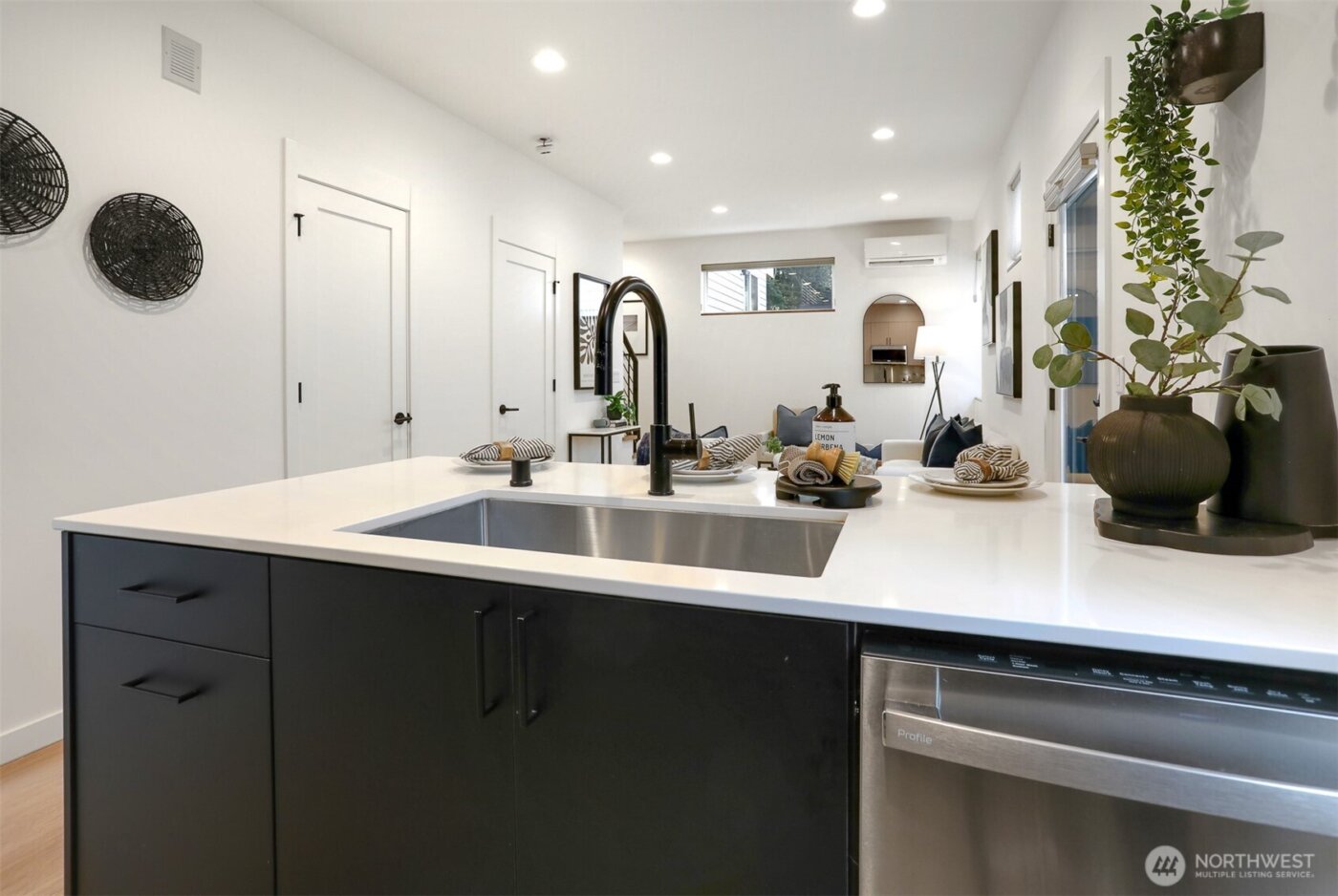 10344 Wallingford Avenue N, Seattle, WA 98133