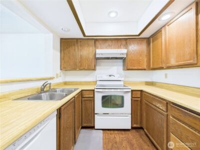 12721 NE 129th Court #F103, Kirkland, WA 98034-3267 - Photo 11