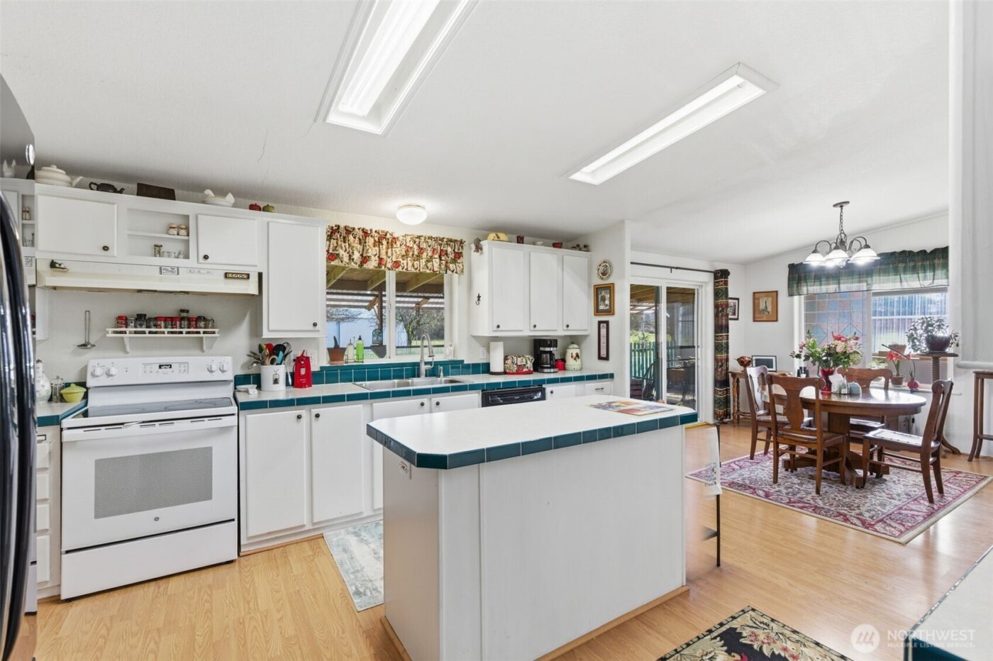 271 Cowlitz Ridge Road , Toledo, WA 98591