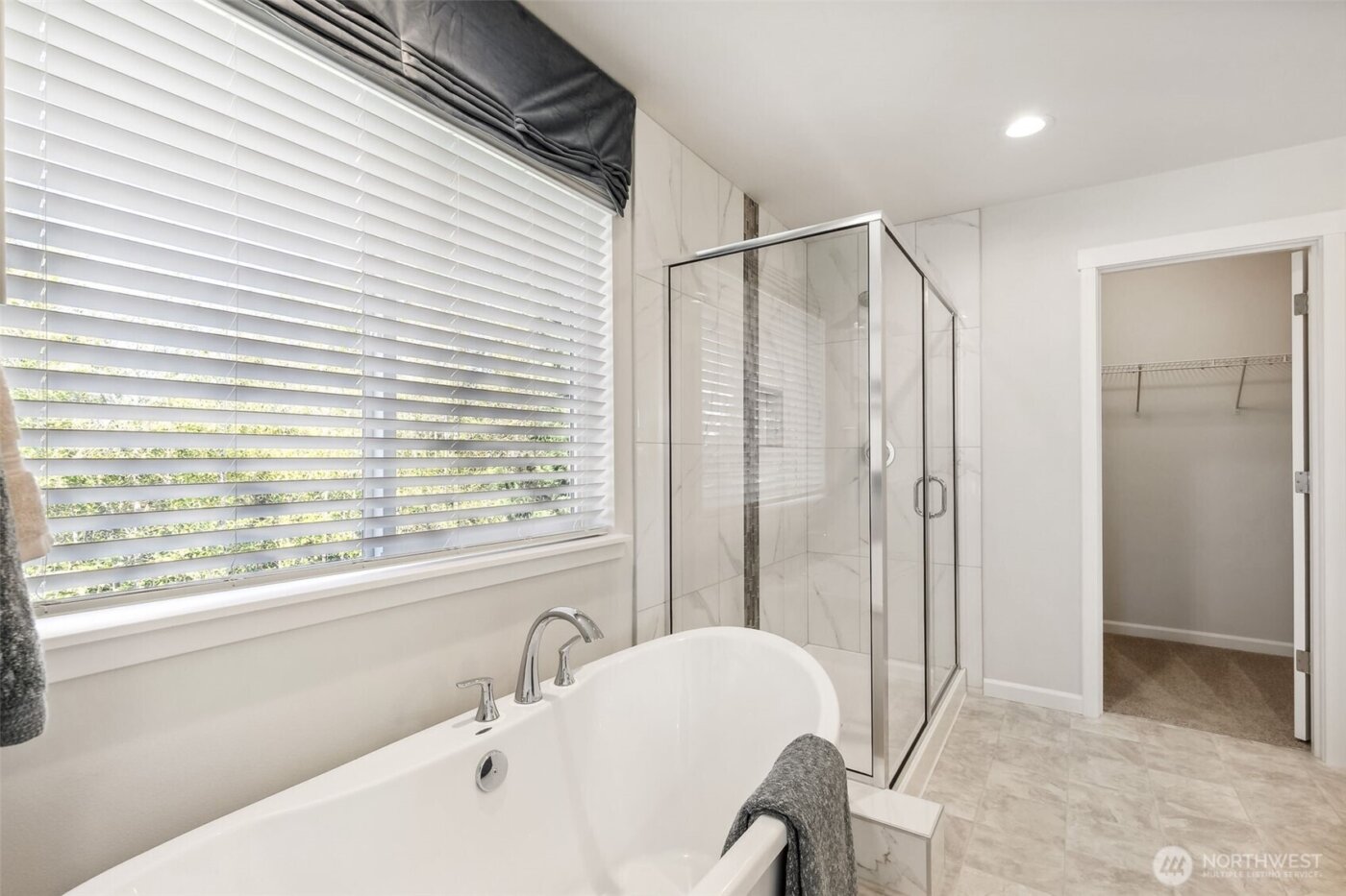 27018 30th Place S #32, Kent, WA 98032