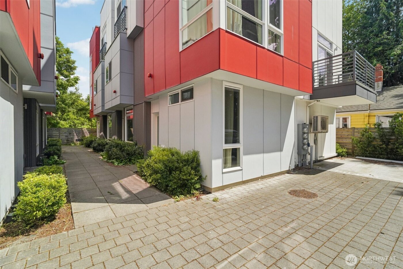 9032 14th Avenue NW #D, Seattle, WA 98117-3407