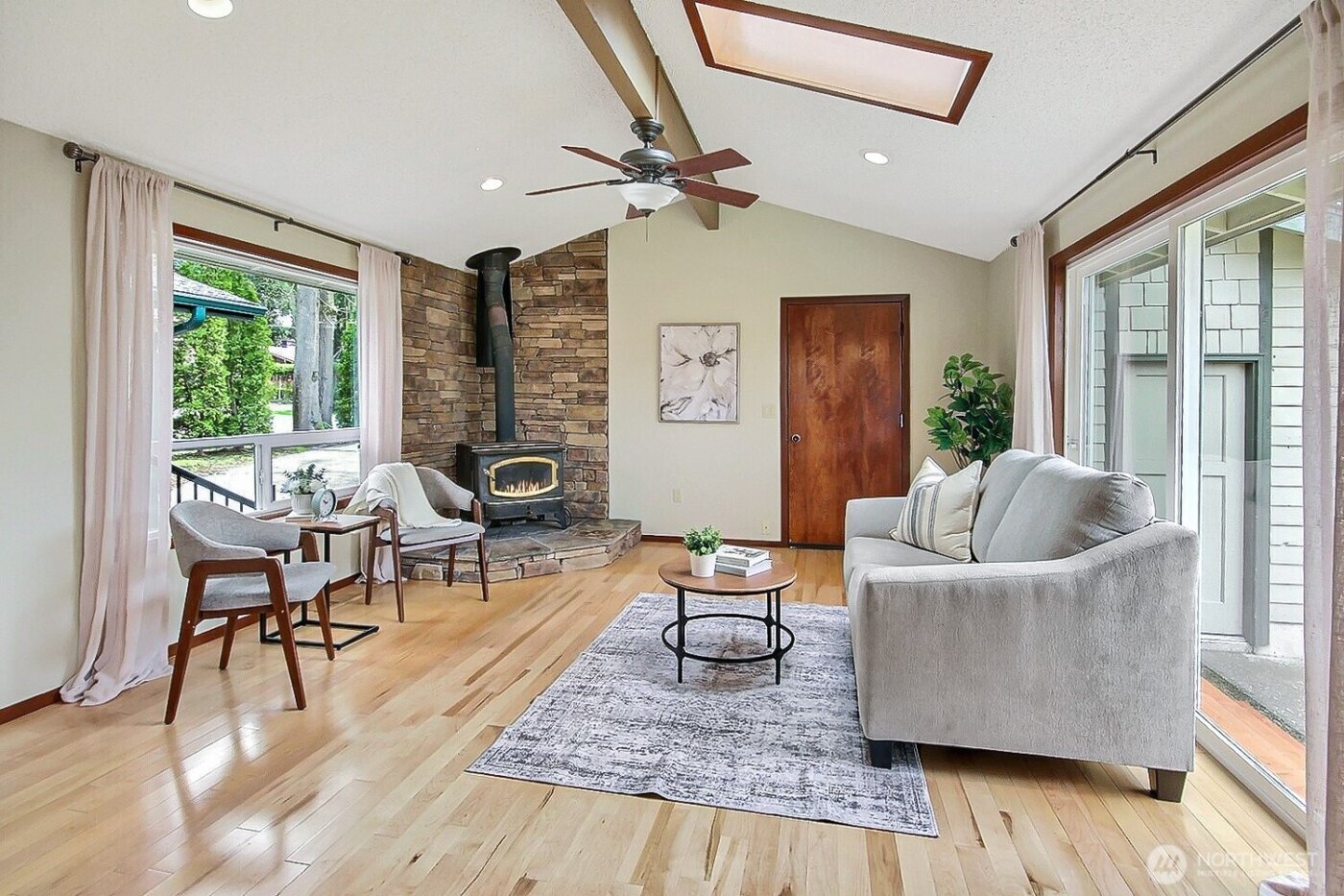 21834 SE 265th Way , Maple Valley, WA 98038