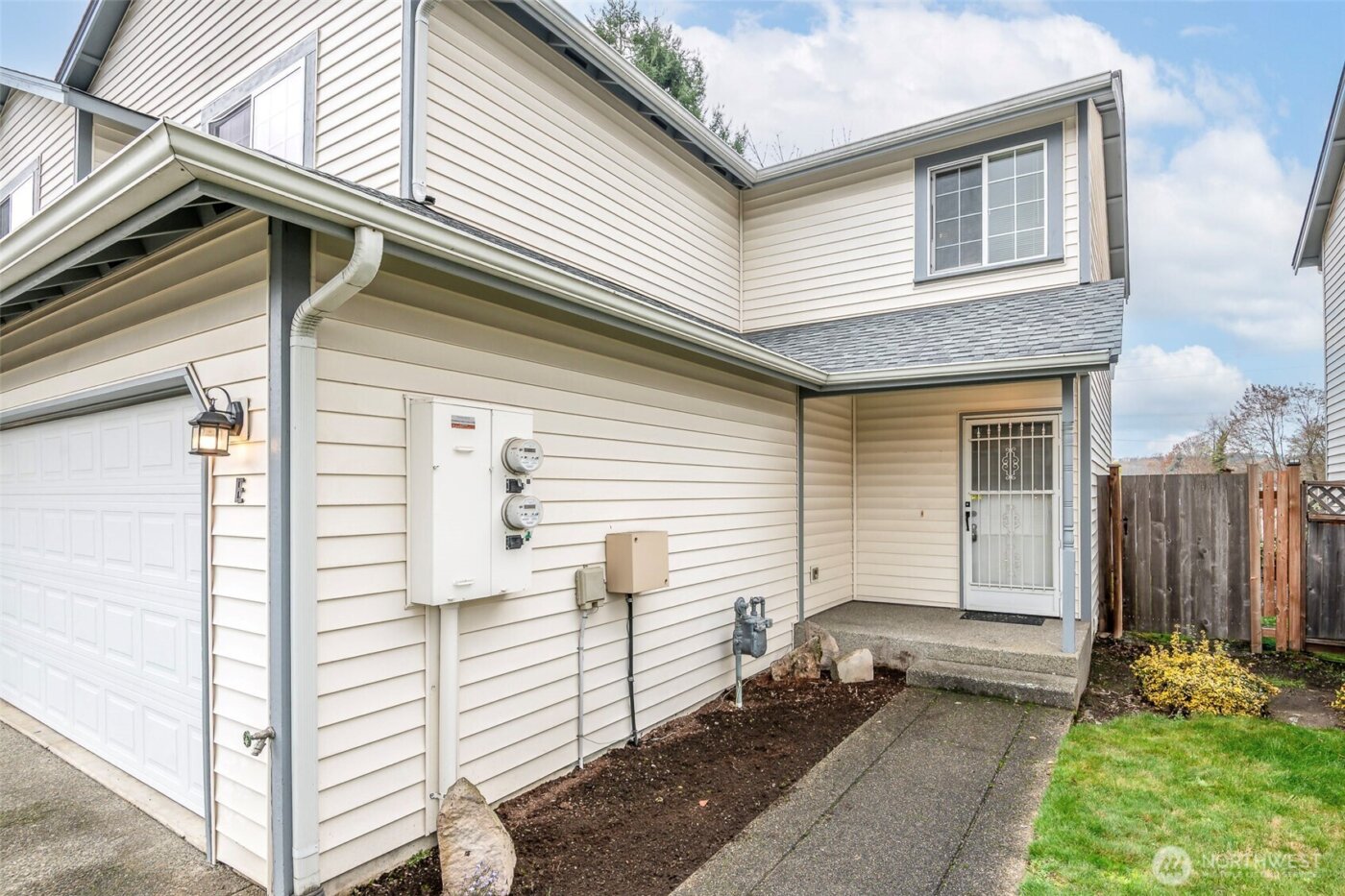 808 13th Street SE #E, Puyallup, WA 98372