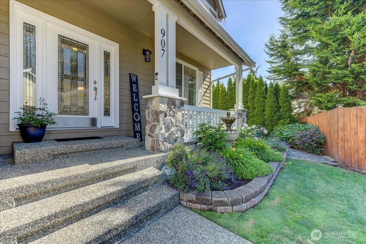 907 196th Place SW, Lynnwood, WA 98036