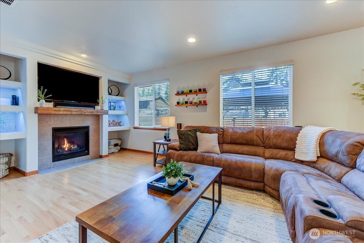 907 196th Place SW, Lynnwood, WA 98036