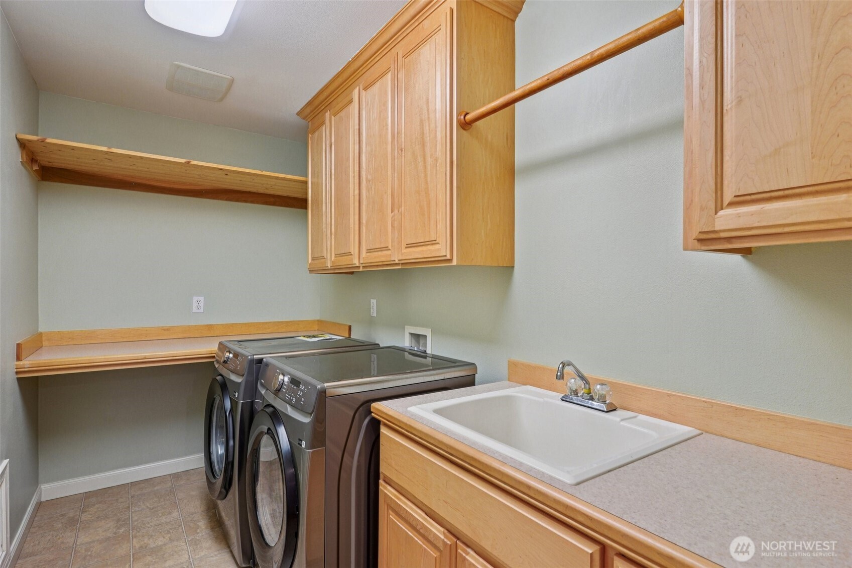 12612 SE 261st Street , Kent, WA 98030