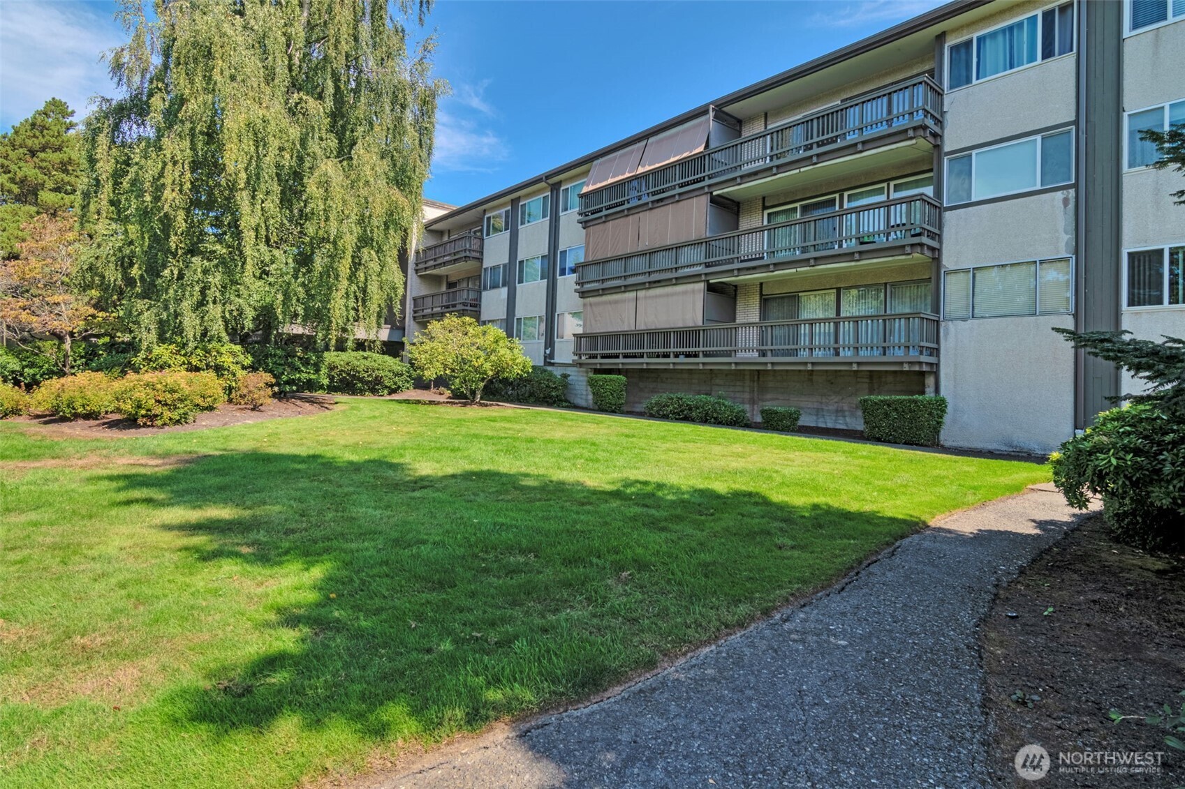 2500 81st Avenue SE #329, Mercer Island, WA 98040