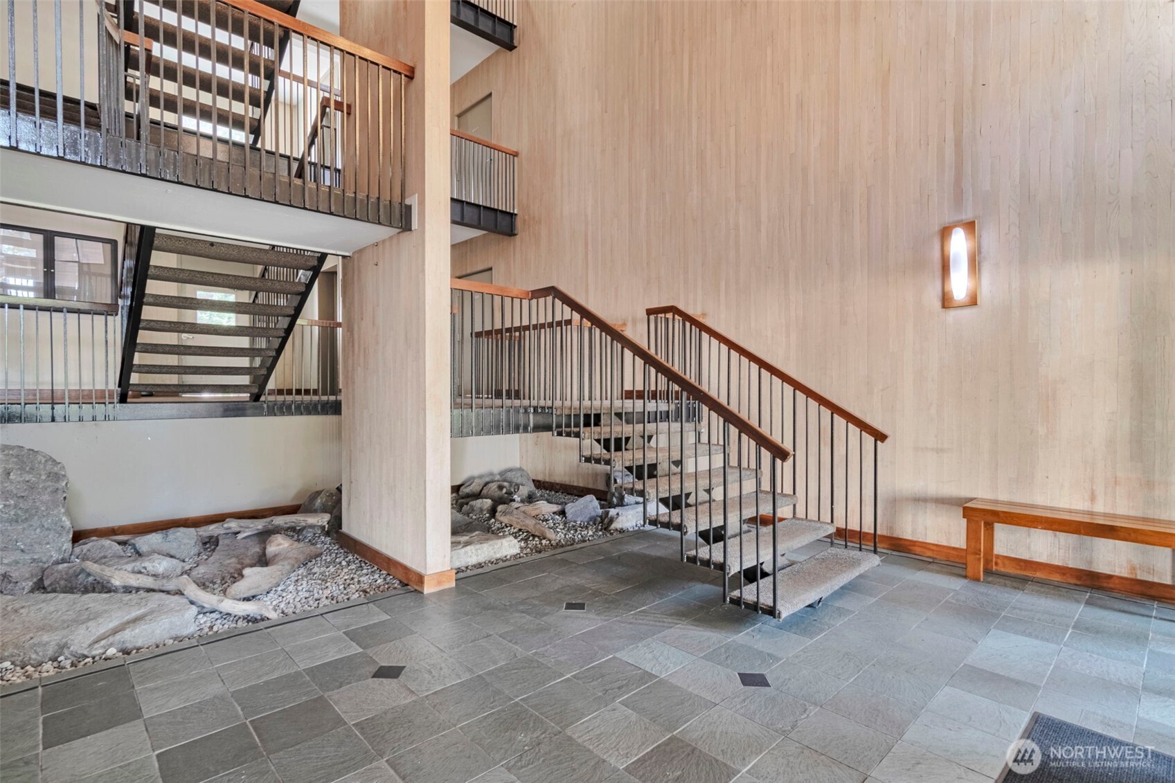 2500 81st Avenue SE #329, Mercer Island, WA 98040