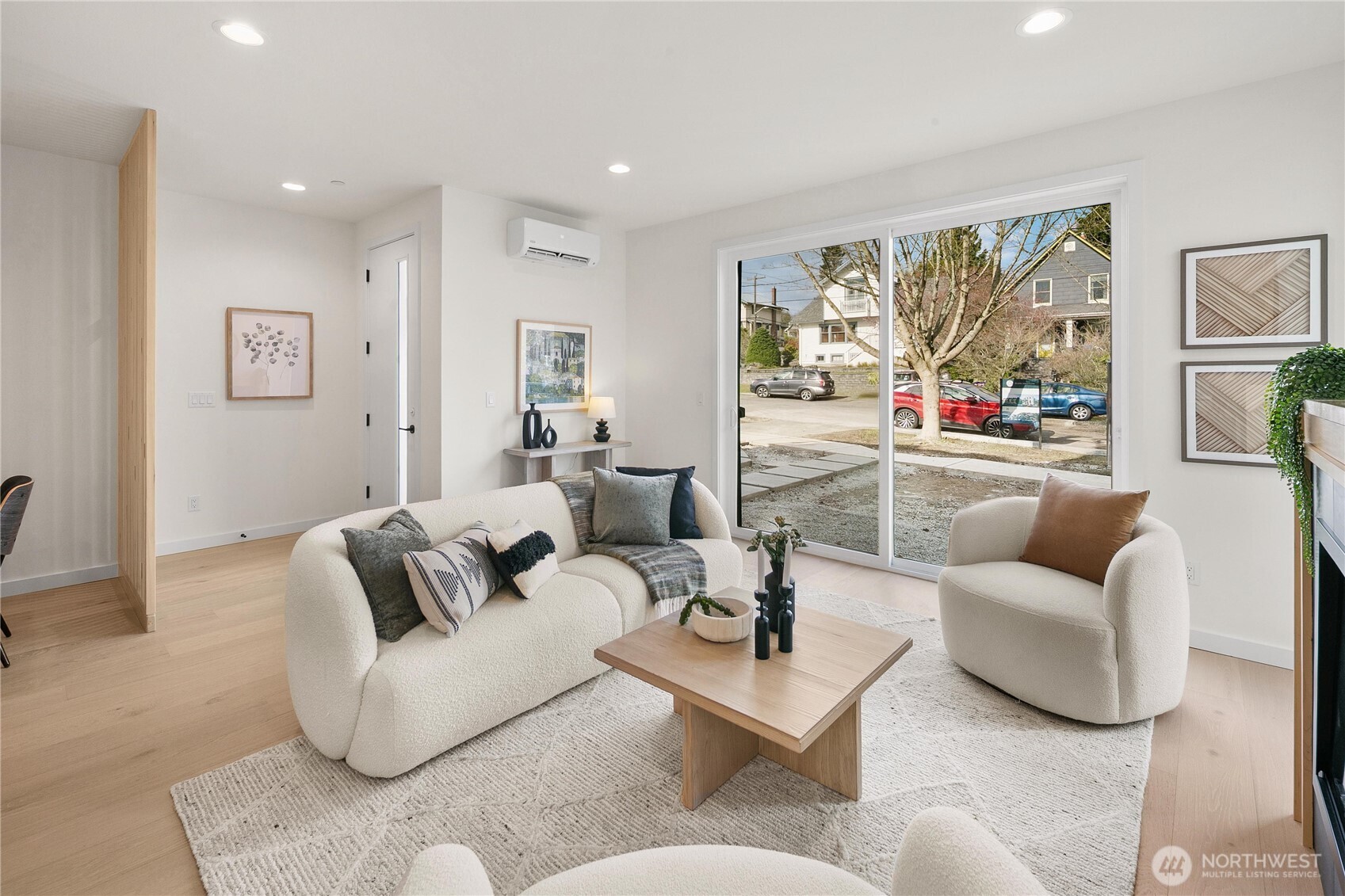 2851 NW 70th Street , Seattle, WA 98117