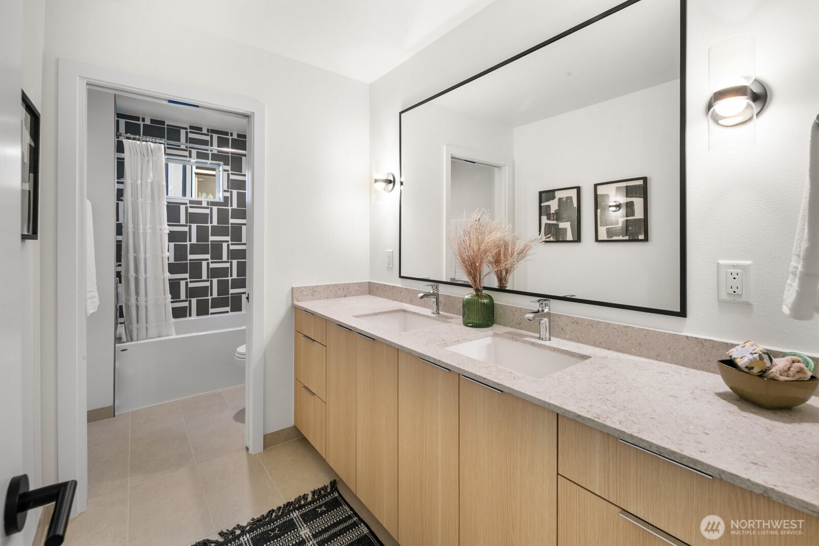 2851 NW 70th Street , Seattle, WA 98117