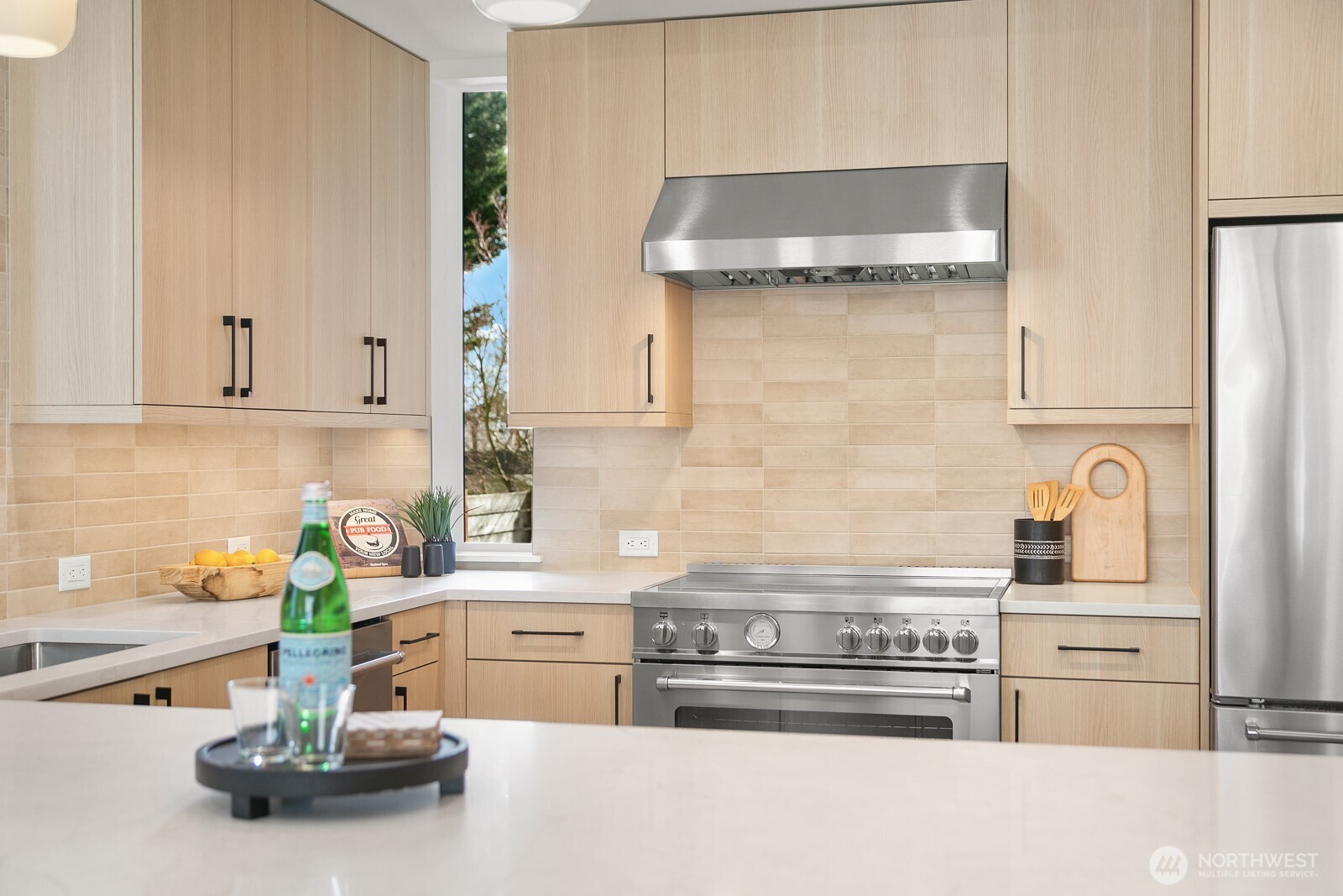 2851 NW 70th Street , Seattle, WA 98117