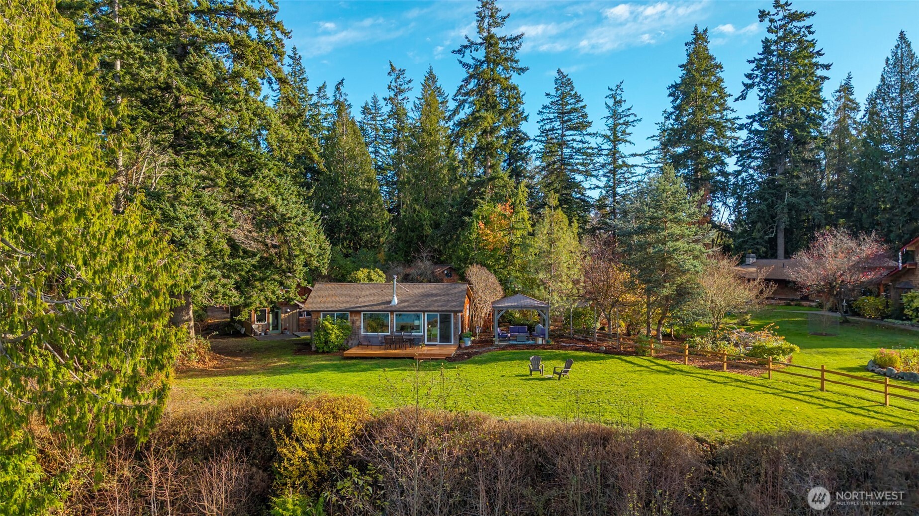 5222 East Harbor Road , Freeland, WA 98249