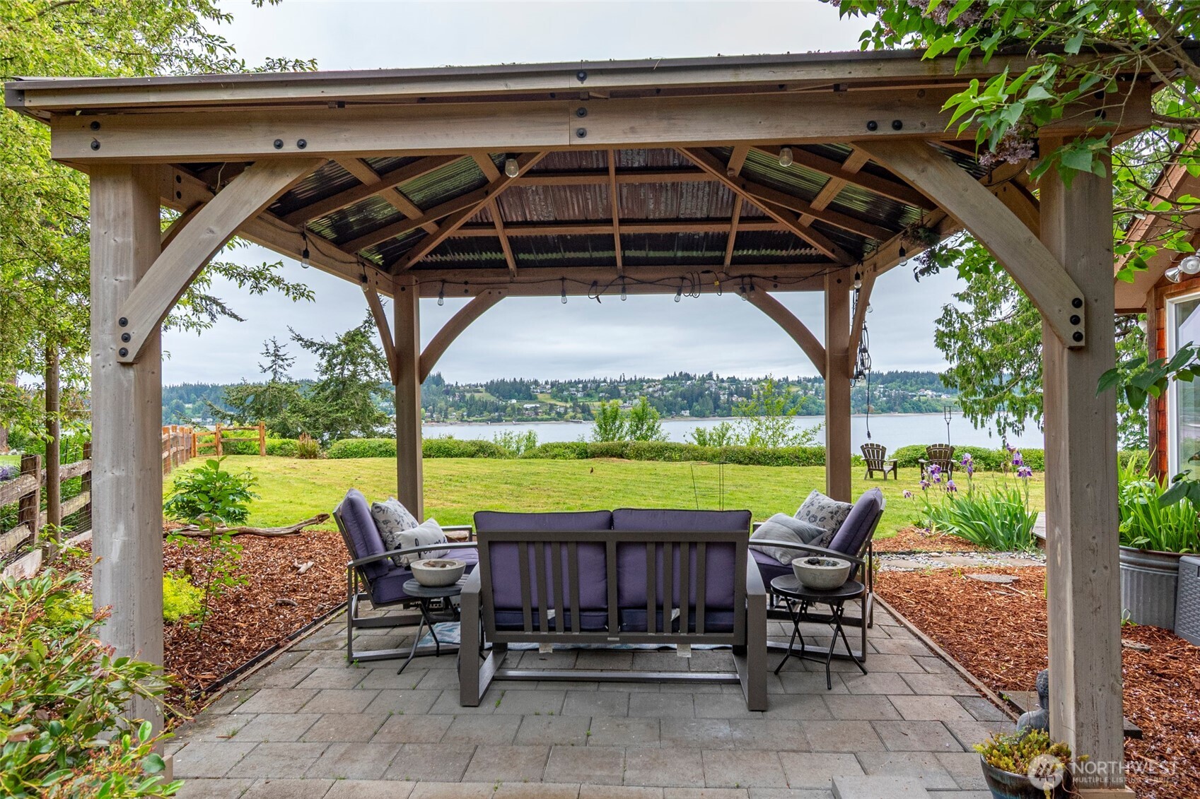 5222 East Harbor Road , Freeland, WA 98249