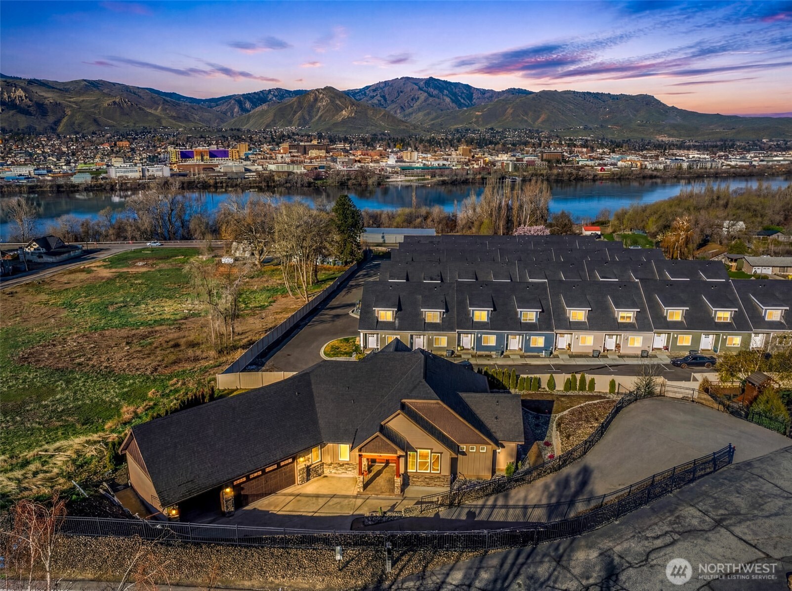 1330 N Arbor Terrace , East Wenatchee, WA 98802