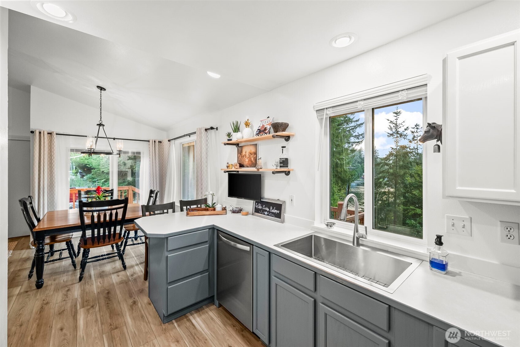 90 E Treasure Island Drive , Allyn, WA 98524