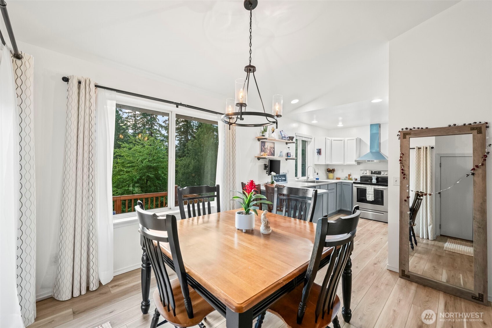 90 E Treasure Island Drive , Allyn, WA 98524