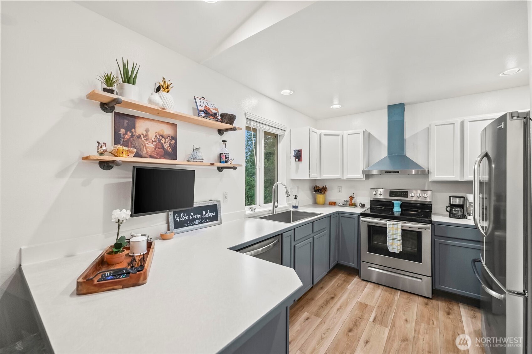 90 E Treasure Island Drive , Allyn, WA 98524