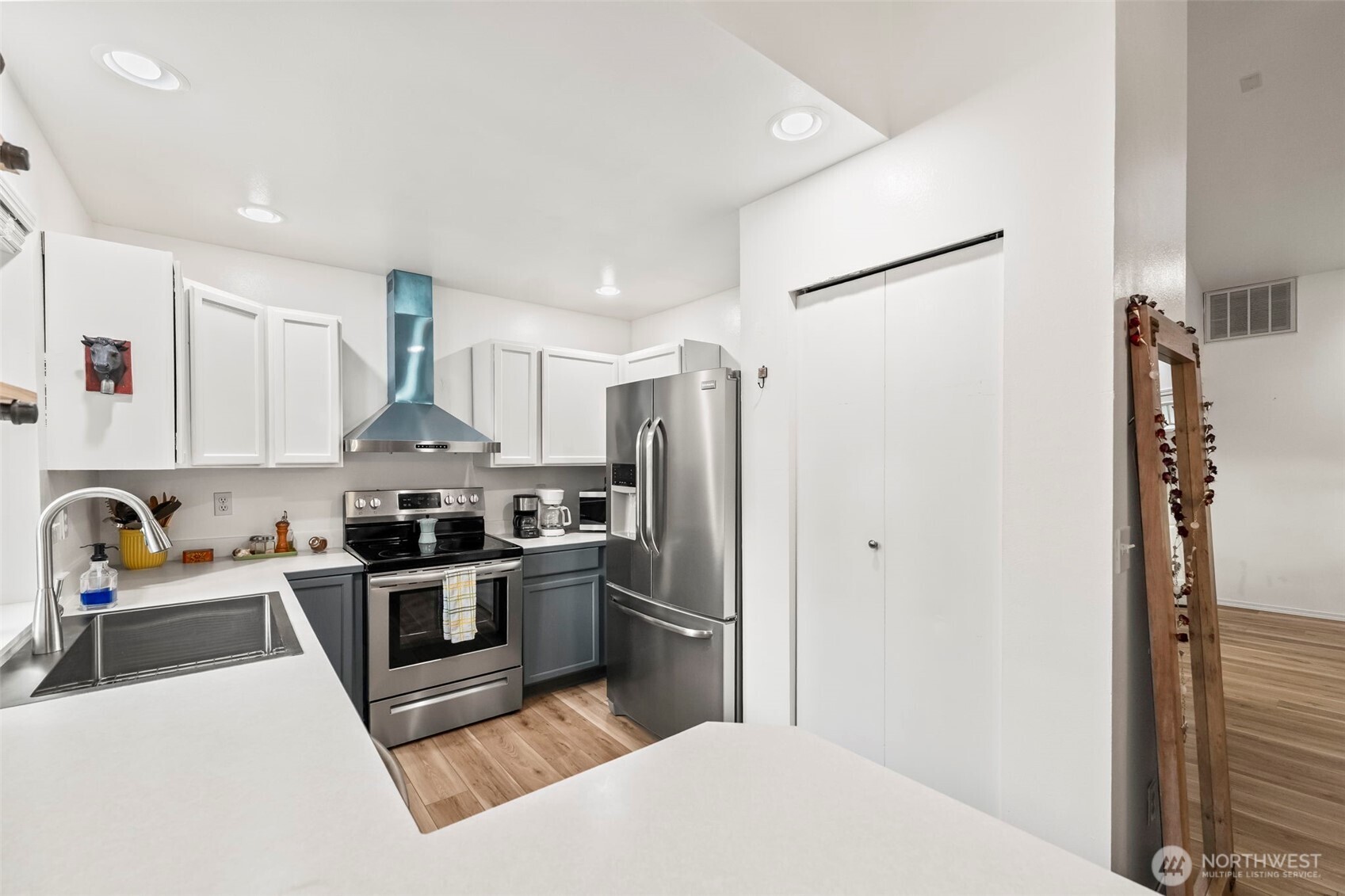 90 E Treasure Island Drive , Allyn, WA 98524