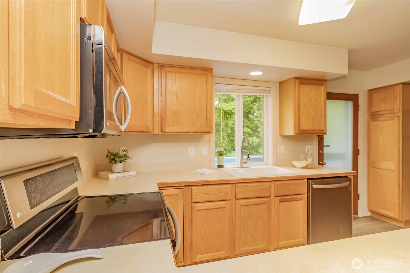 4003 Flora Drive , Fircrest, WA 98466