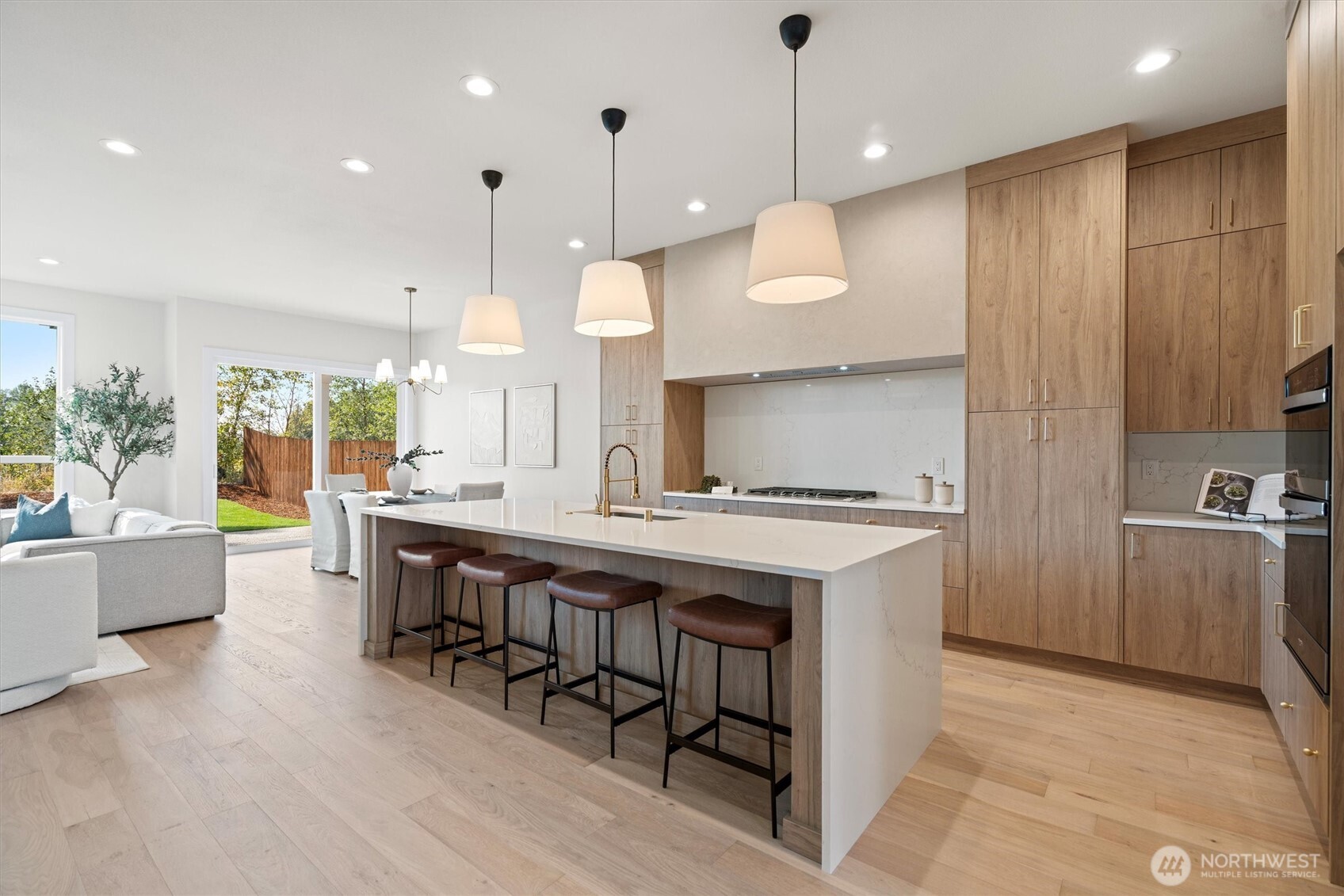 2040 S River Road , Kelso, WA 98626