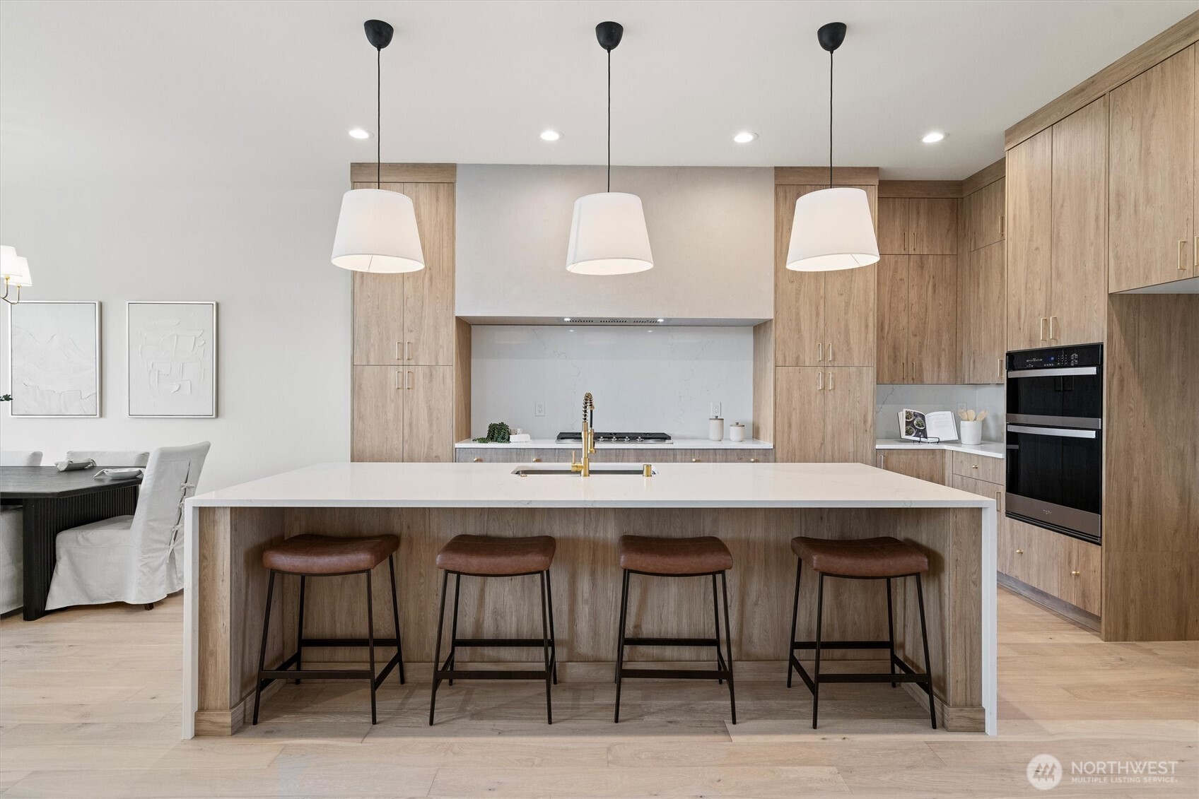 2040 S River Road , Kelso, WA 98626