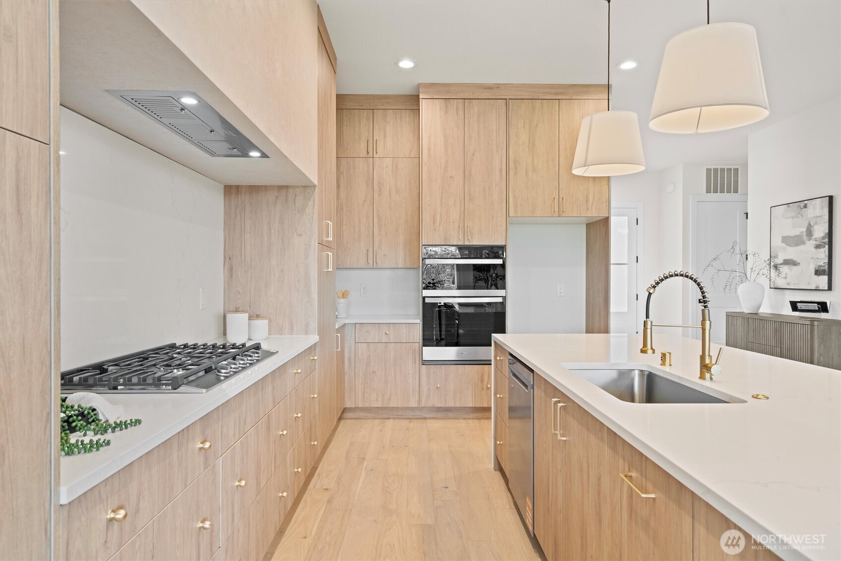 2040 S River Road , Kelso, WA 98626