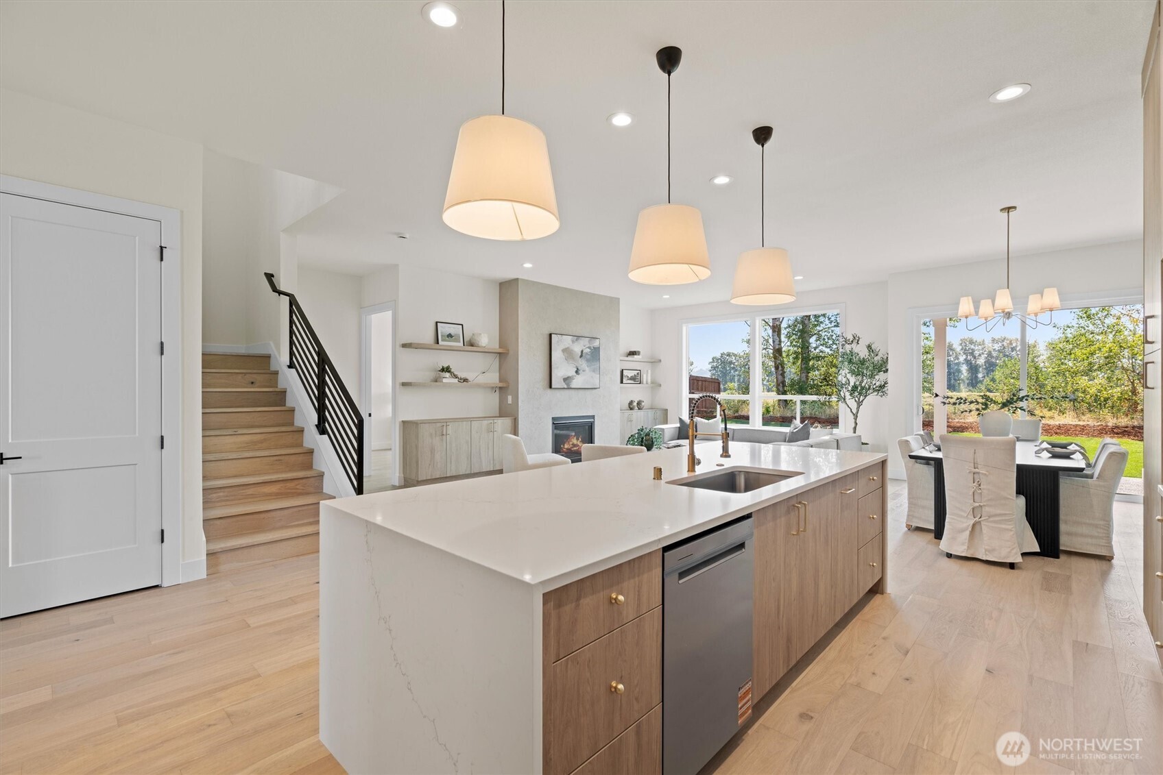 2040 S River Road , Kelso, WA 98626