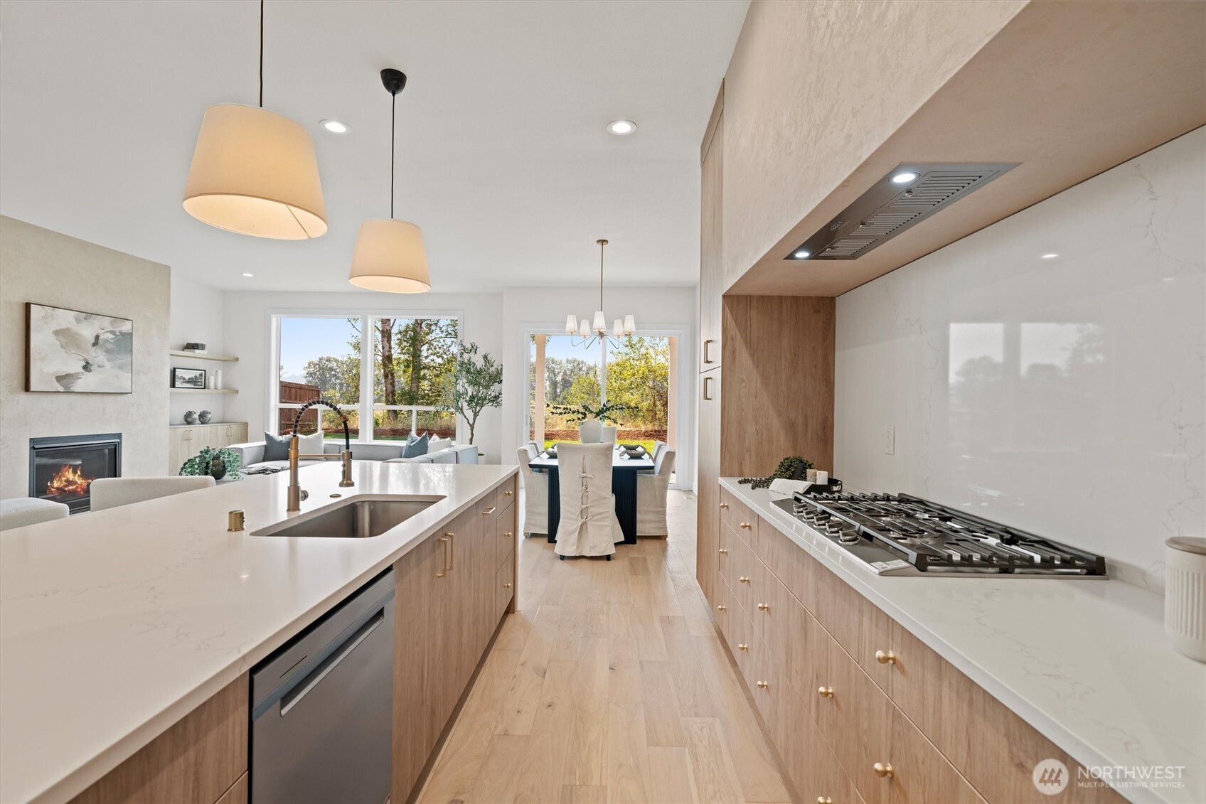 2040 S River Road , Kelso, WA 98626