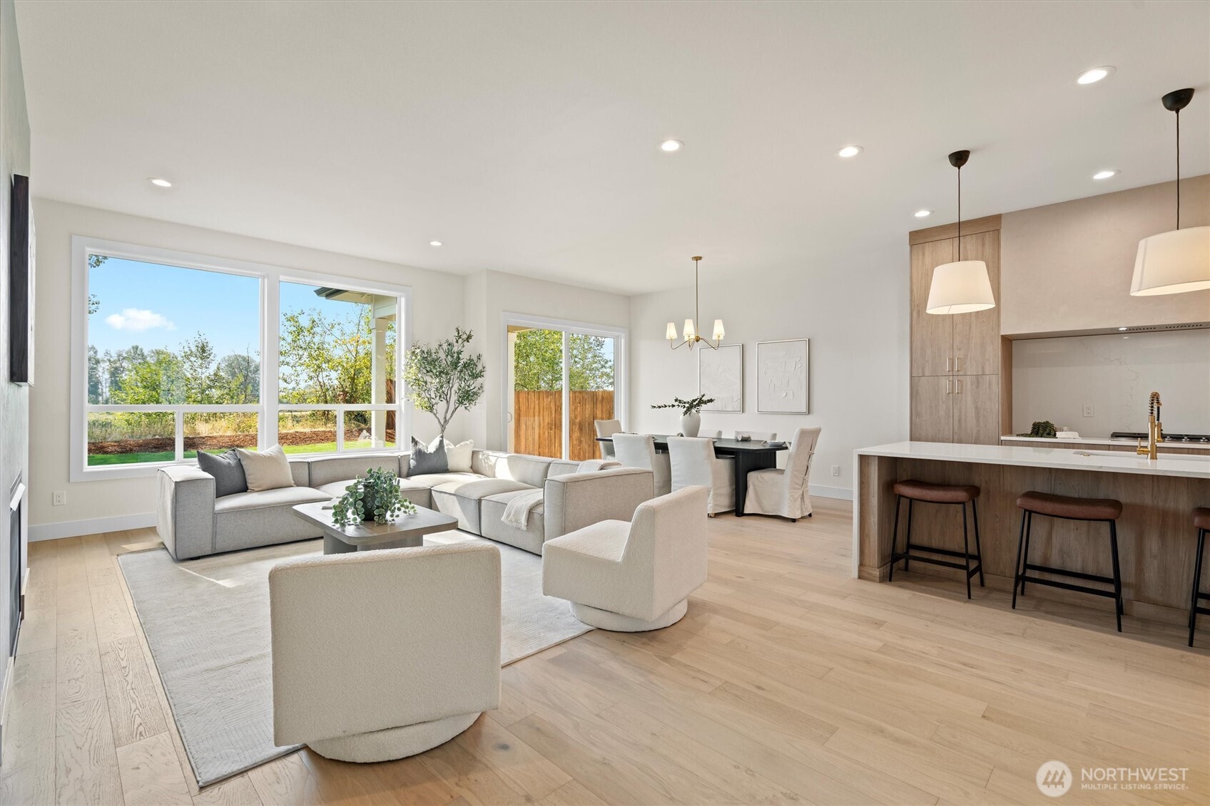 2040 S River Road , Kelso, WA 98626