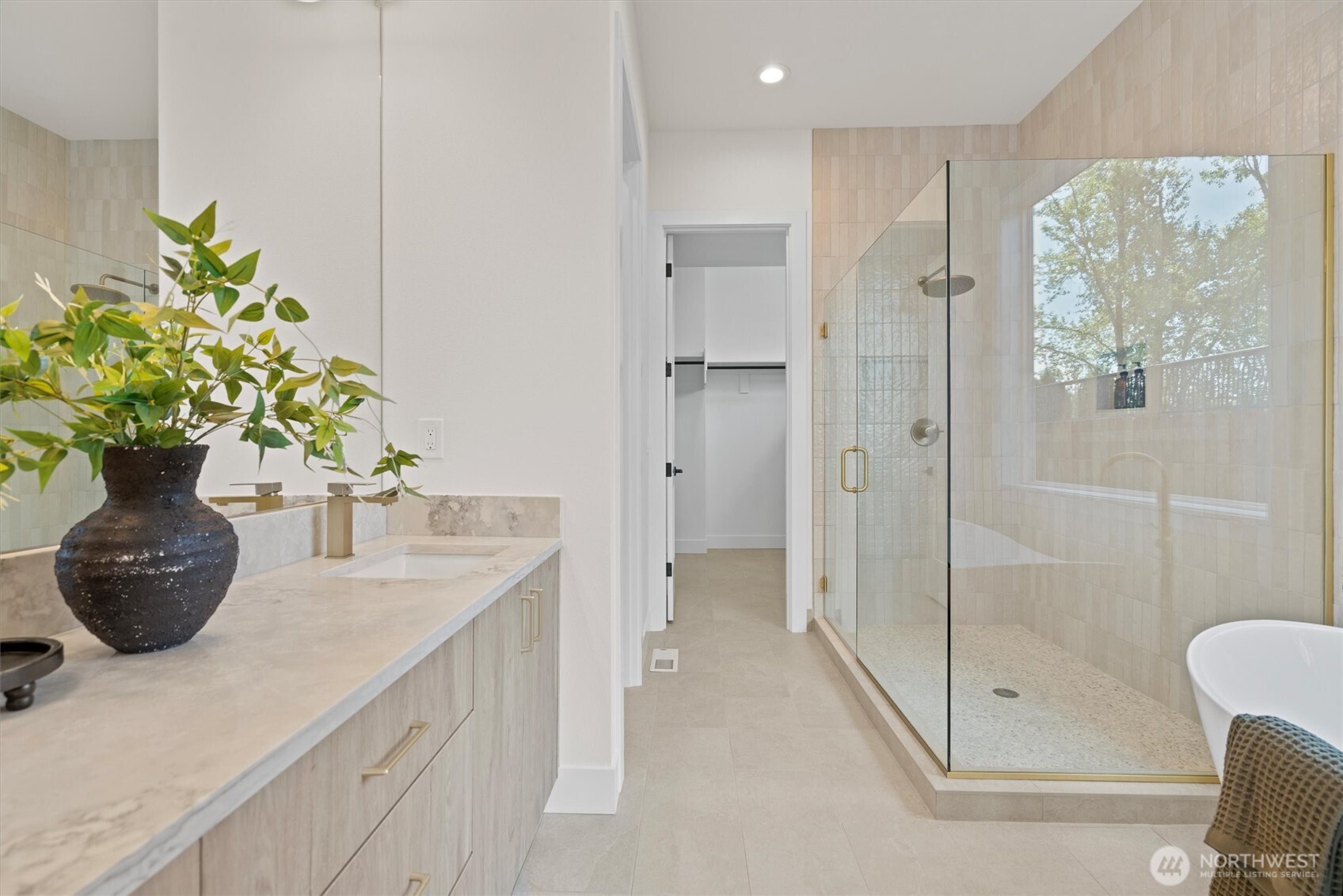 2040 S River Road , Kelso, WA 98626