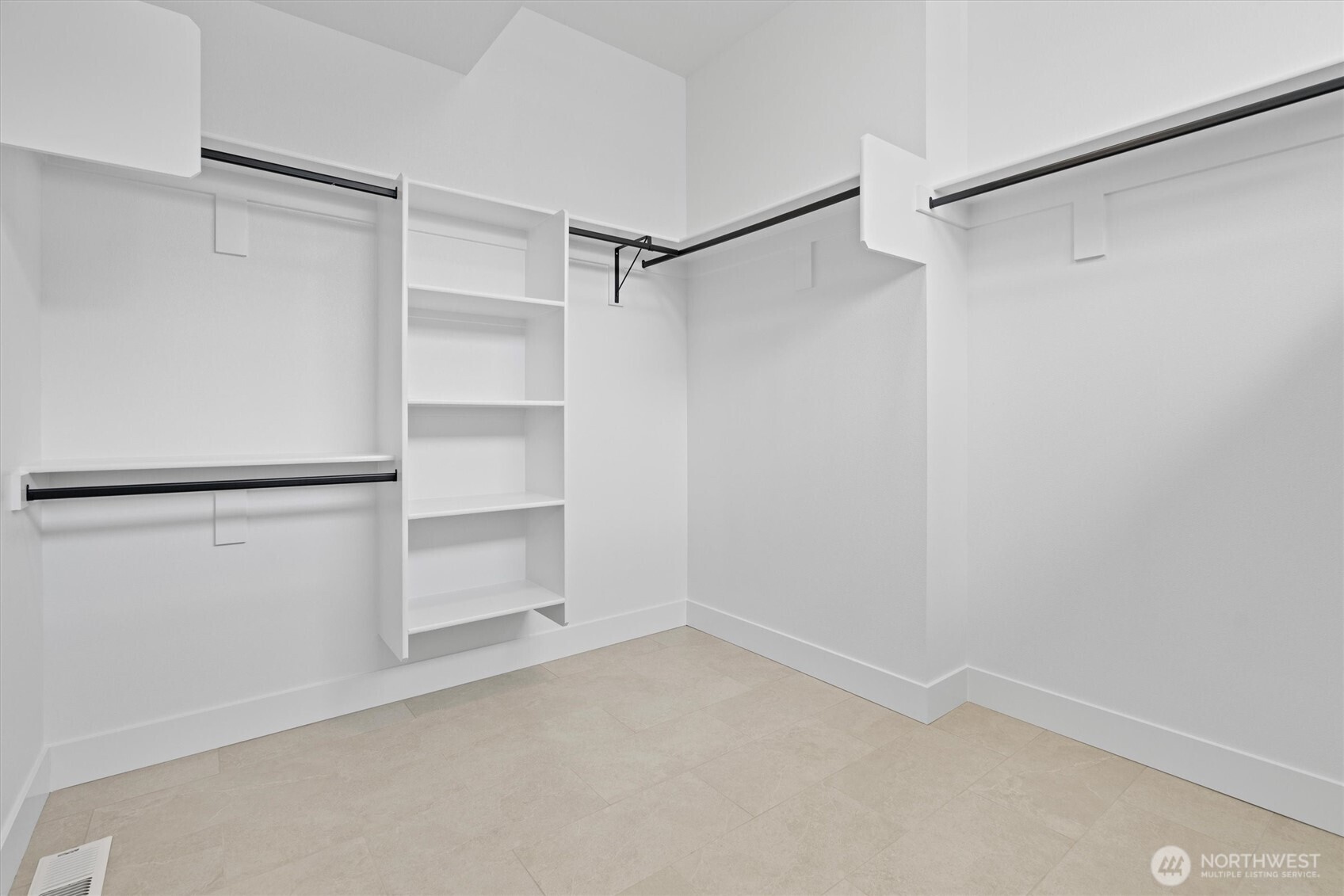 2040 S River Road , Kelso, WA 98626