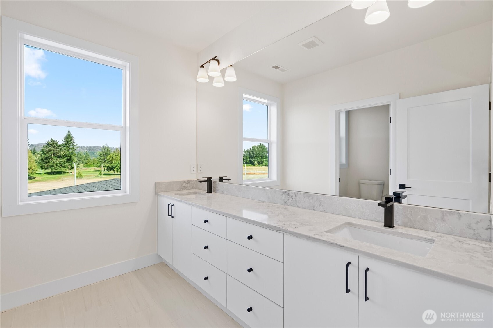 2040 S River Road , Kelso, WA 98626