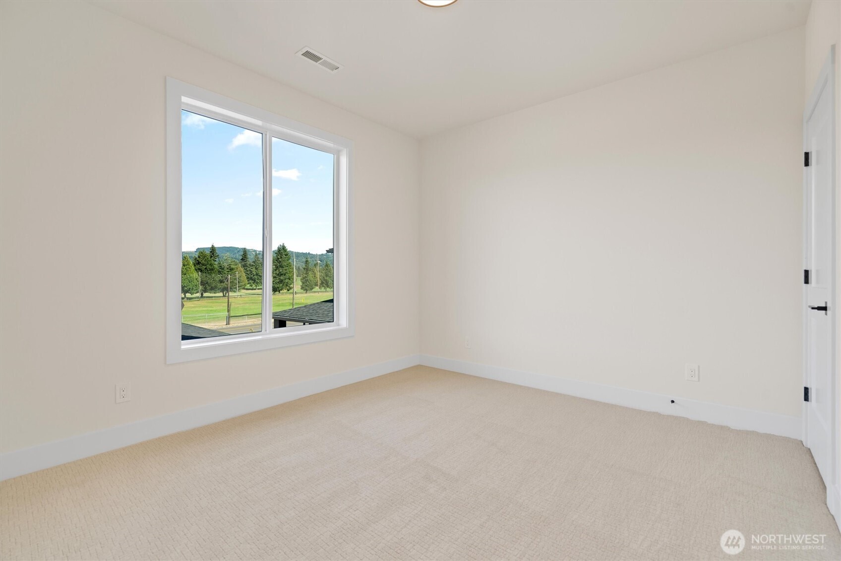 2040 S River Road , Kelso, WA 98626