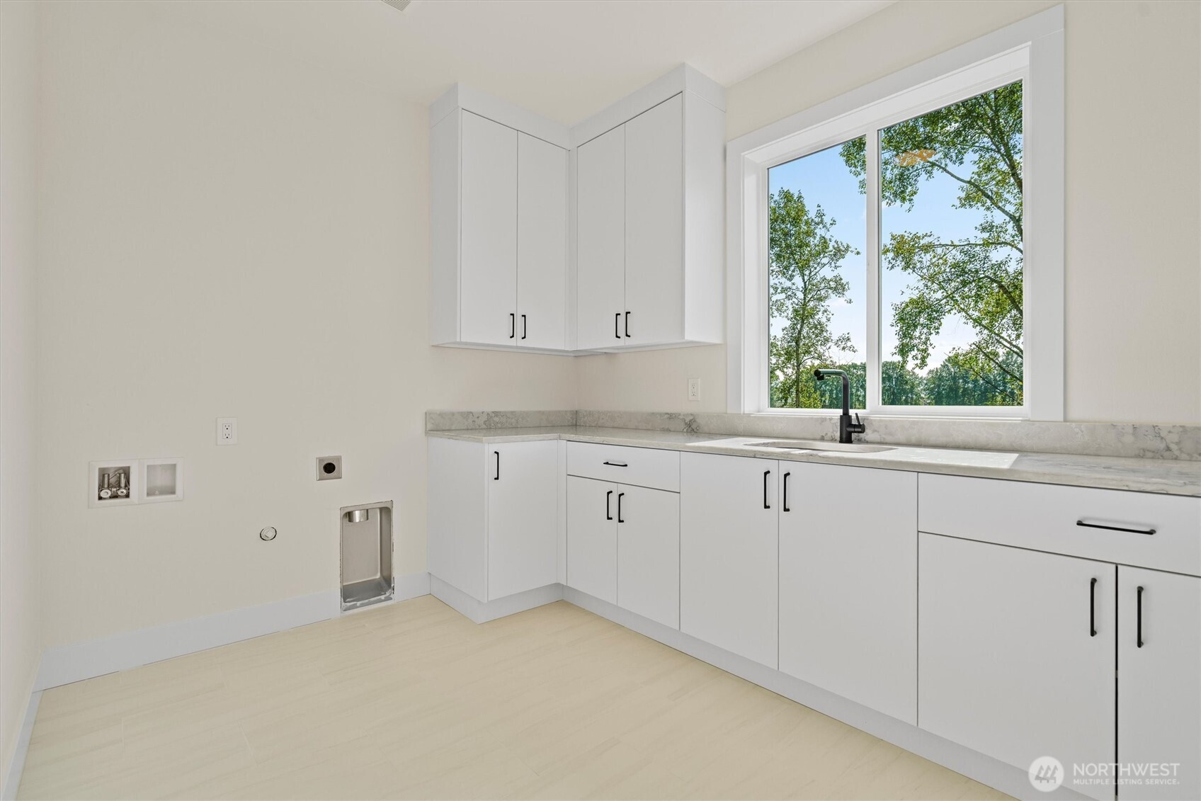 2040 S River Road , Kelso, WA 98626