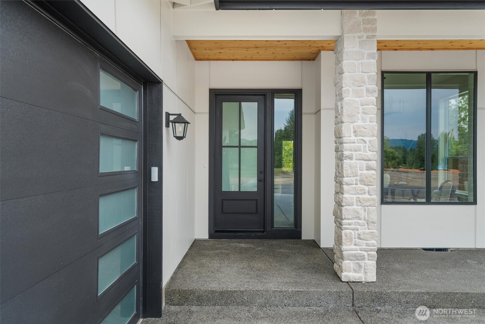 2040 S River Road , Kelso, WA 98626