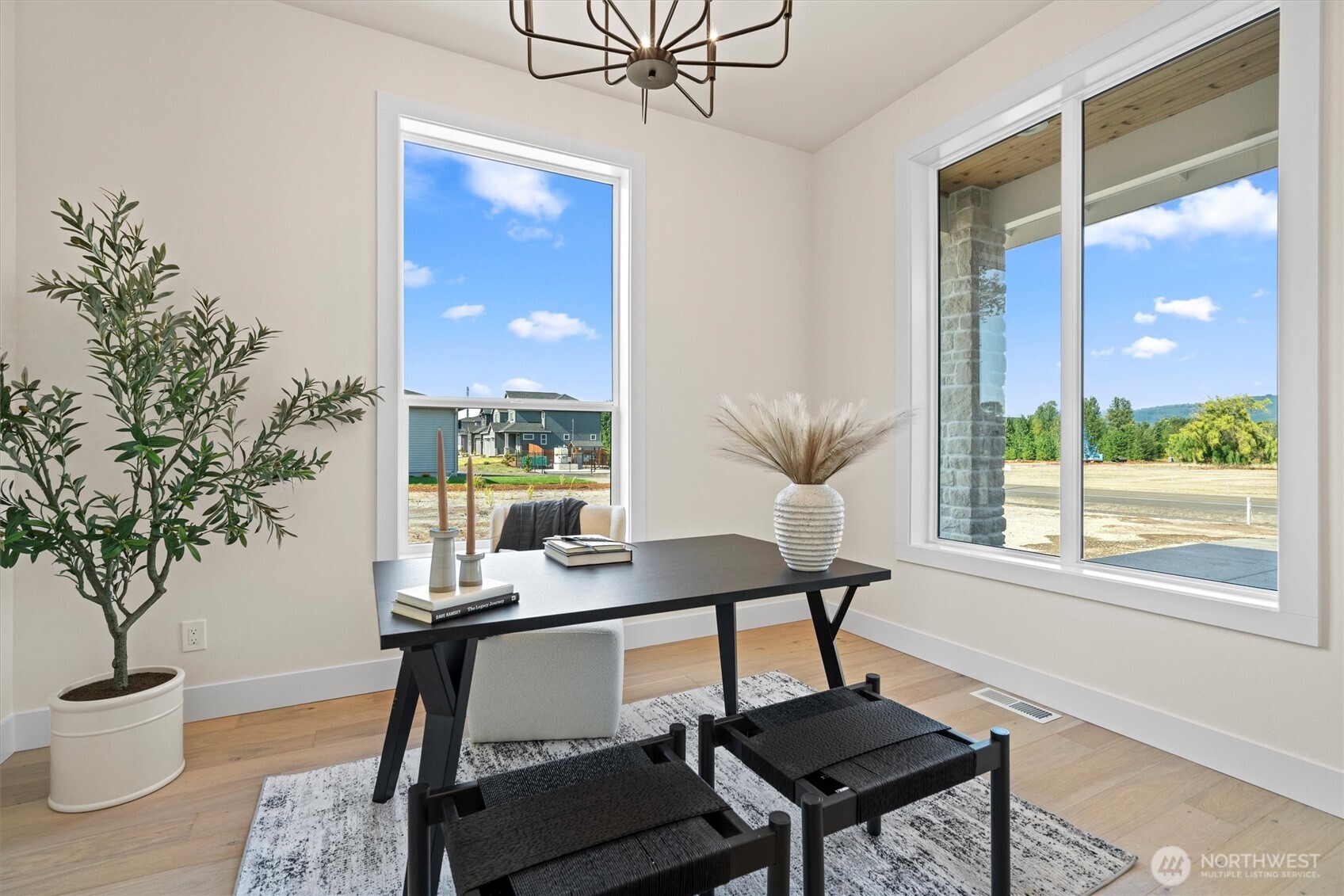 2040 S River Road , Kelso, WA 98626