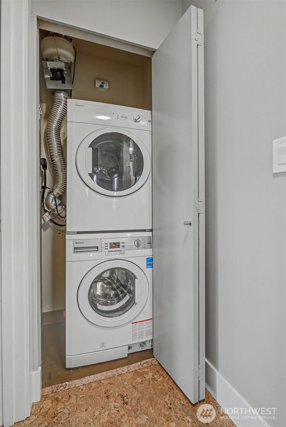 500 5th Ave W #303, Seattle, WA 98119