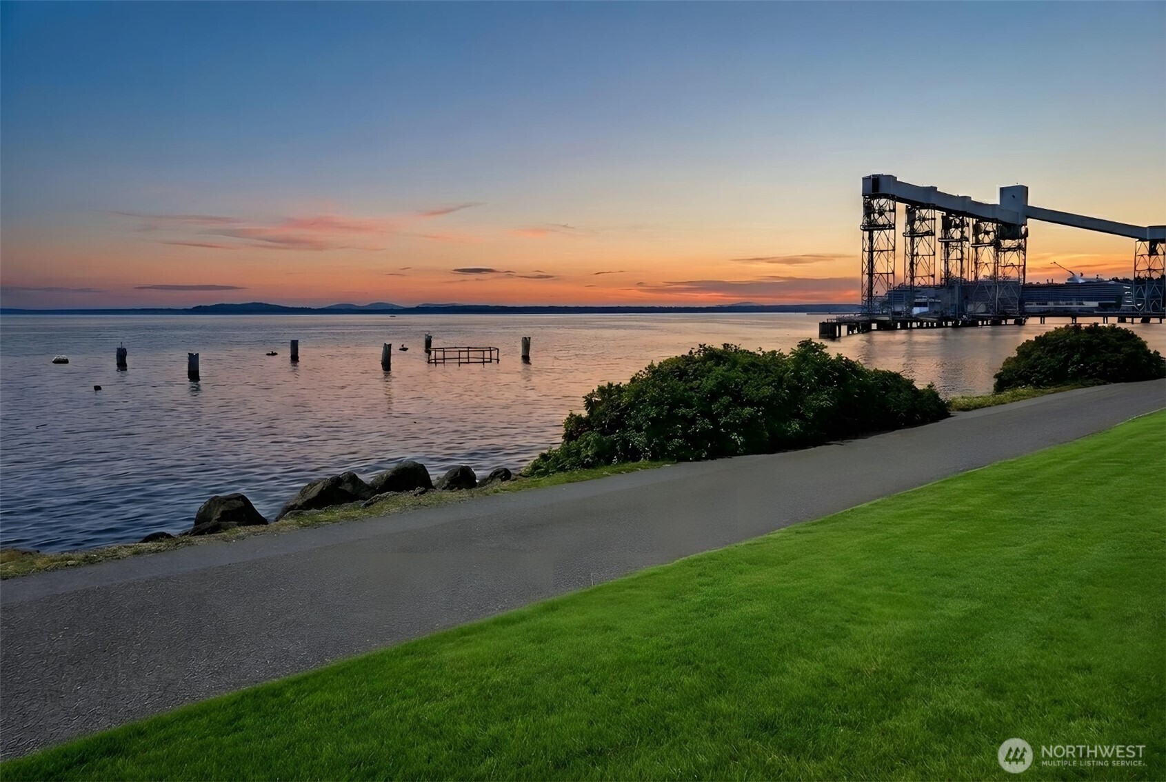 500 5th Ave W #303, Seattle, WA 98119