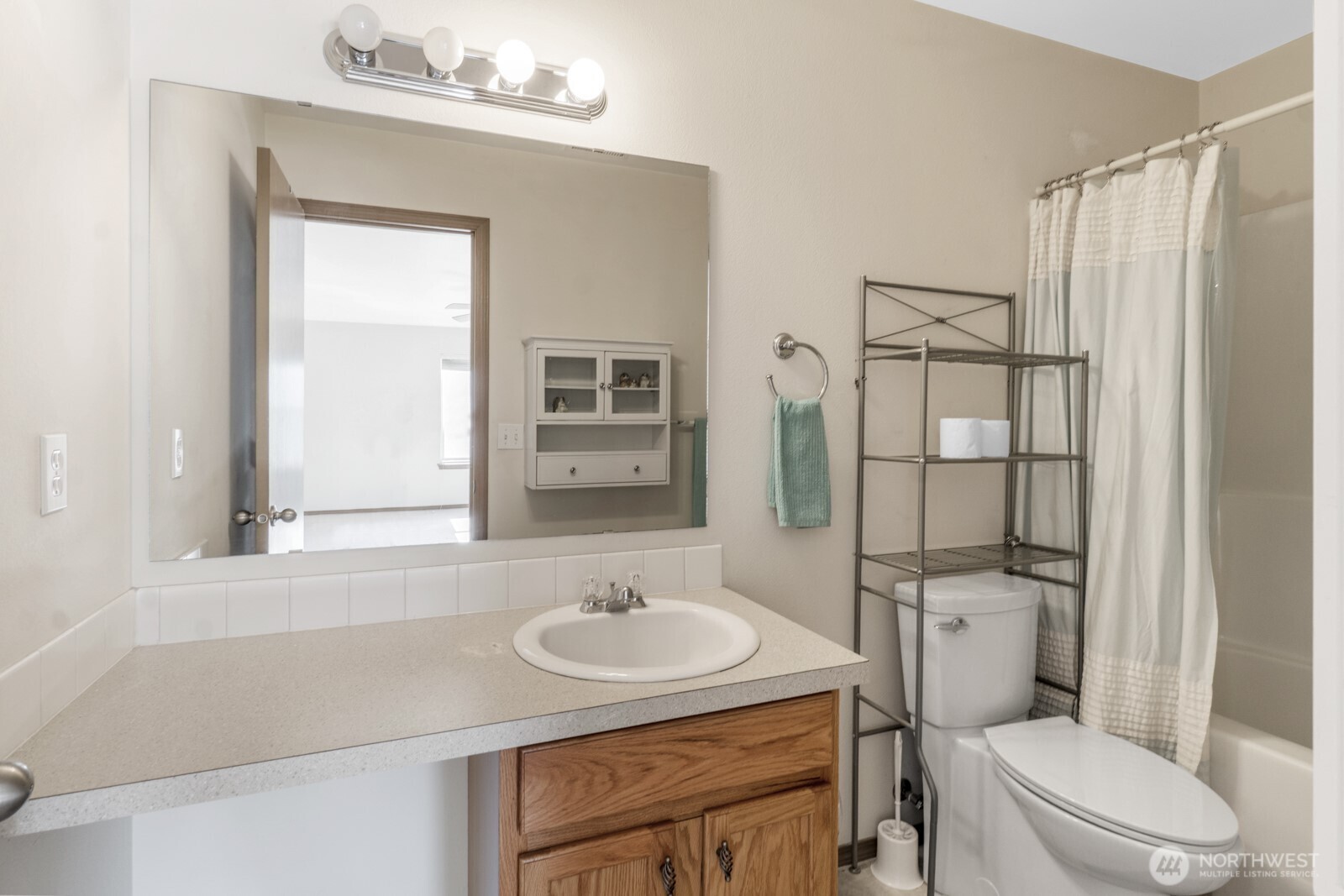 308 Easy Street SE, Rainier, WA 98576